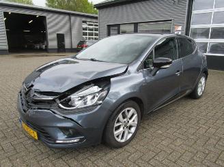 damaged motor cycles Renault Clio 0.9 TCE LIMITED 2018/10