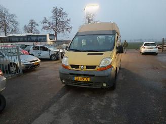damaged commercial vehicles Renault Trafic 1200 1.9 DCI 2004/4