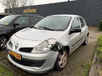 damaged commercial vehicles Renault Clio  2006/1