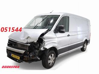 skadebil auto Volkswagen Crafter 2.0 TDI 140 PK L3H2 (L1H1) Airco Cruise AHK 2019/4