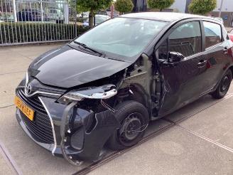 damaged machines Toyota Yaris Yaris III (P13), Hatchback, 2010 / 2020 1.0 12V VVT-i 2015/10
