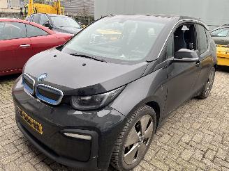 Vaurioauto  commercial vehicles BMW i3 125 KW / 42,2 kWh   120 Ah  Automaat 2019/12