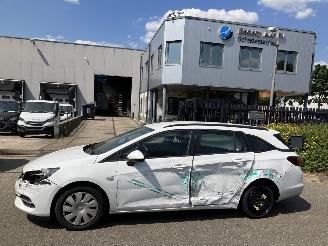 dañado caravana Opel Astra SPORTS TOURER 1.5D 77kW E6 NAVI 2020/10