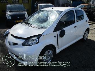 uszkodzony samochody osobowe Toyota Aygo Aygo (B10) Hatchback 1.0 12V VVT-i (1KR-FE) [50kW]  (07-2005/05-2014) 2007/10